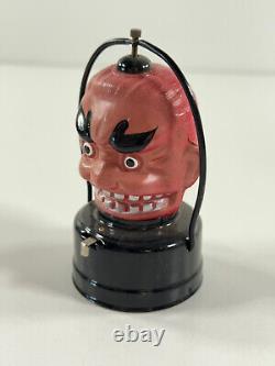 RARE 60s vtg Japan Halloween Devil Lantern WORKS
<br/> <br/>
Traduction en français : Lanterne du diable d'Halloween japonaise vintage des années 60 RARE FONCTIONNELLE