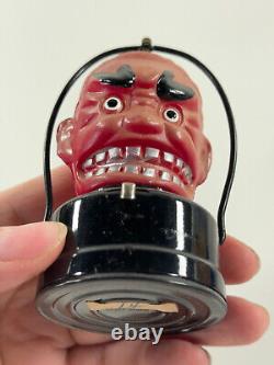 RARE 60s vtg Japan Halloween Devil Lantern WORKS <br/>
 		 
<br/>  Traduction en français : Lanterne du diable d'Halloween japonaise vintage des années 60 RARE FONCTIONNELLE