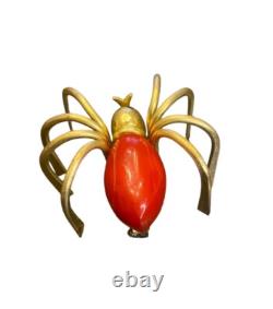 RARE Broche épinglette araignée en Bakélite rouge et laiton des années 1930 Halloween Goth Deco