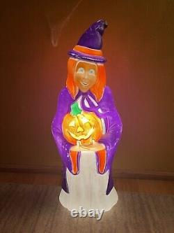 RARE Vintage 1997 Grand Venture Blow Mold Witch Halloween 40 tall Made in USA<br/>
 <br/>RARE Vintage 1997 Grand Venture Blow Mold Sorcière Halloween 40 pouces de hauteur Fabriqué aux États-Unis