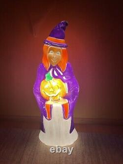 RARE Vintage 1997 Grand Venture Blow Mold Witch Halloween 40 tall Made in USA
	<br/>	

	<br/> 
RARE Vintage 1997 Grand Venture Blow Mold Sorcière Halloween 40 pouces de hauteur Fabriqué aux États-Unis