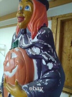 RARE Vintage 1997 Grand Venture Blow Mold Witch Halloween 40 tall Made in USA 
 <br/>
 <br/> RARE Vintage 1997 Grand Venture Blow Mold Sorcière Halloween 40 pouces de hauteur Fabriqué aux États-Unis