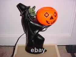 Rare Vintage Halloween Blow Mold Witch Holding Lumière Vers Le Haut Citrouille