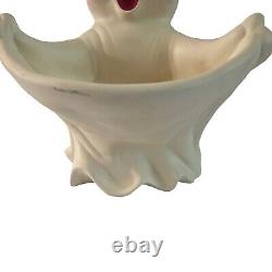 Rare Vintage Halloween Ceramic Ghost Candy Bowl Display Spooky Happy Cute Ghost  
<br/>  <br/>  Traduction en français: Bol à bonbons en céramique fantôme vintage rare pour Halloween, affichage de fantôme mignon, heureux et effrayant