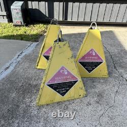 Rare Vintage Y2K Métal RF Avertissement de Radiation Extra Grand Cônes Métalliques Halloween
