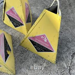 Rare Vintage Y2K Métal RF Avertissement de Radiation Extra Grand Cônes Métalliques Halloween