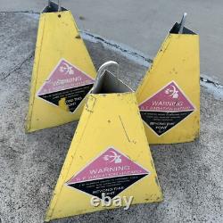 Rare Vintage Y2K Métal RF Avertissement de Radiation Extra Grand Cônes Métalliques Halloween