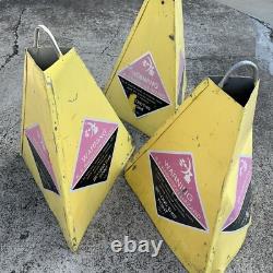Rare Vintage Y2K Métal RF Avertissement de Radiation Extra Grand Cônes Métalliques Halloween