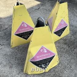 Rare Vintage Y2K Métal RF Avertissement de Radiation Extra Grand Cônes Métalliques Halloween