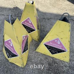 Rare Vintage Y2K Métal RF Avertissement de Radiation Extra Grand Cônes Métalliques Halloween