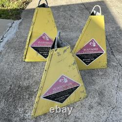 Rare Vintage Y2K Métal RF Avertissement de Radiation Extra Grand Cônes Métalliques Halloween