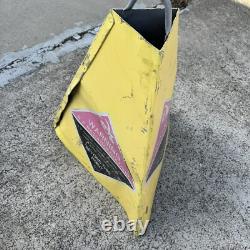 Rare Vintage Y2K Métal RF Avertissement de Radiation Extra Grand Cônes Métalliques Halloween