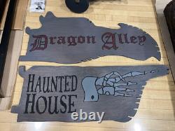 Rare enseigne de maison hantée et allée de dragon de Mario Chiodo Studios vintage