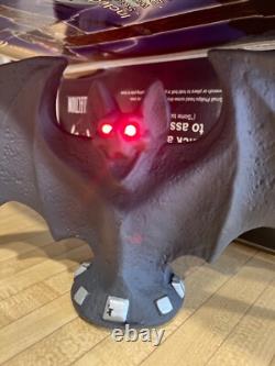 Rare enseigne de maison hantée et allée de dragon de Mario Chiodo Studios vintage