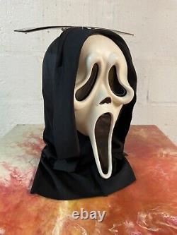 Scream Mk Squinty Tagged Masque Visage Fantôme Fun World Rare