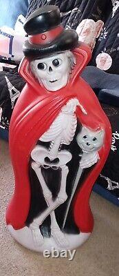 Squelette en plastique soufflé vintage 34 pouces de haut, cape rouge et canne rare pour Halloween de General Foam