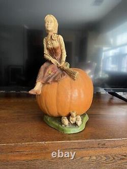 Vintage Rare 1974 Hard Paper Mache Halloween Pumpkin Coin Bank M. Besunder<br/>  <br/>  	Traduction en français : Tirelire en forme de citrouille d'Halloween en papier mâché dur rare et vintage de 1974 par M. Besunder