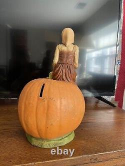 Vintage Rare 1974 Hard Paper Mache Halloween Pumpkin Coin Bank M. Besunder	
<br/> 
	
 
	
<br/>
 Traduction en français : Tirelire en forme de citrouille d'Halloween en papier mâché dur rare et vintage de 1974 par M. Besunder