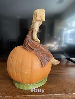 Vintage Rare 1974 Hard Paper Mache Halloween Pumpkin Coin Bank M. Besunder 

<br/>    <br/>Traduction en français : Tirelire en forme de citrouille d'Halloween en papier mâché dur rare et vintage de 1974 par M. Besunder