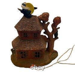 Vintage Rare Handmade Halloween Haunted Mansion Light Up Tree House Witch Bat <br/>
  <br/>  	Traduction en français : 

 
<br/> Maison hantée de Halloween vintage rare faite à la main avec sorcière et chauve-souris illuminées dans un arbre